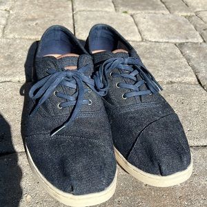 Toms men's shoes for sale in very good condition